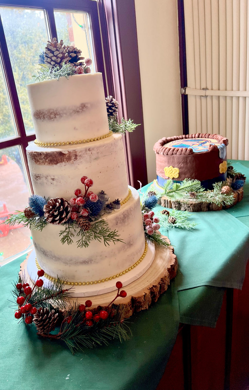 CUSTOM WEDDING CAKES