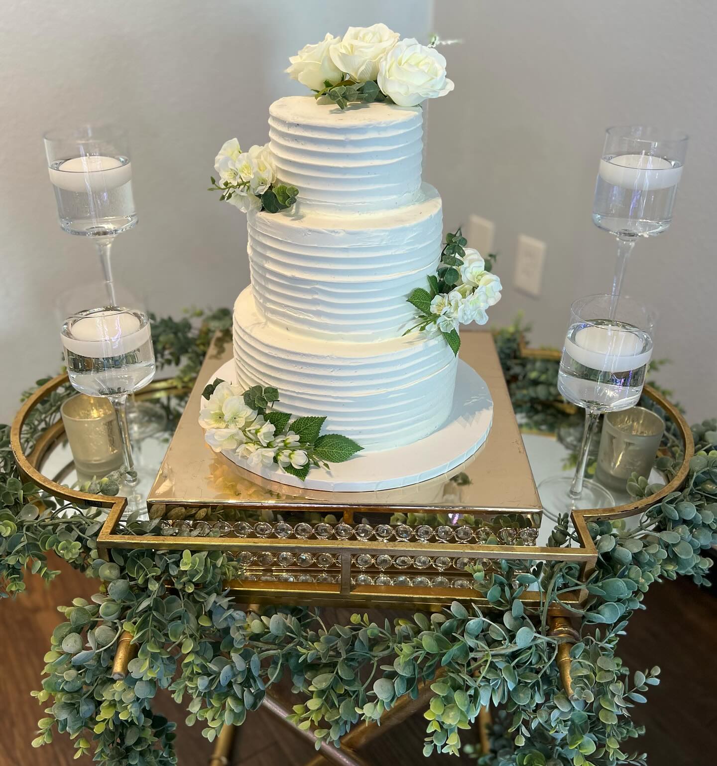 CUSTOM WEDDING CAKES