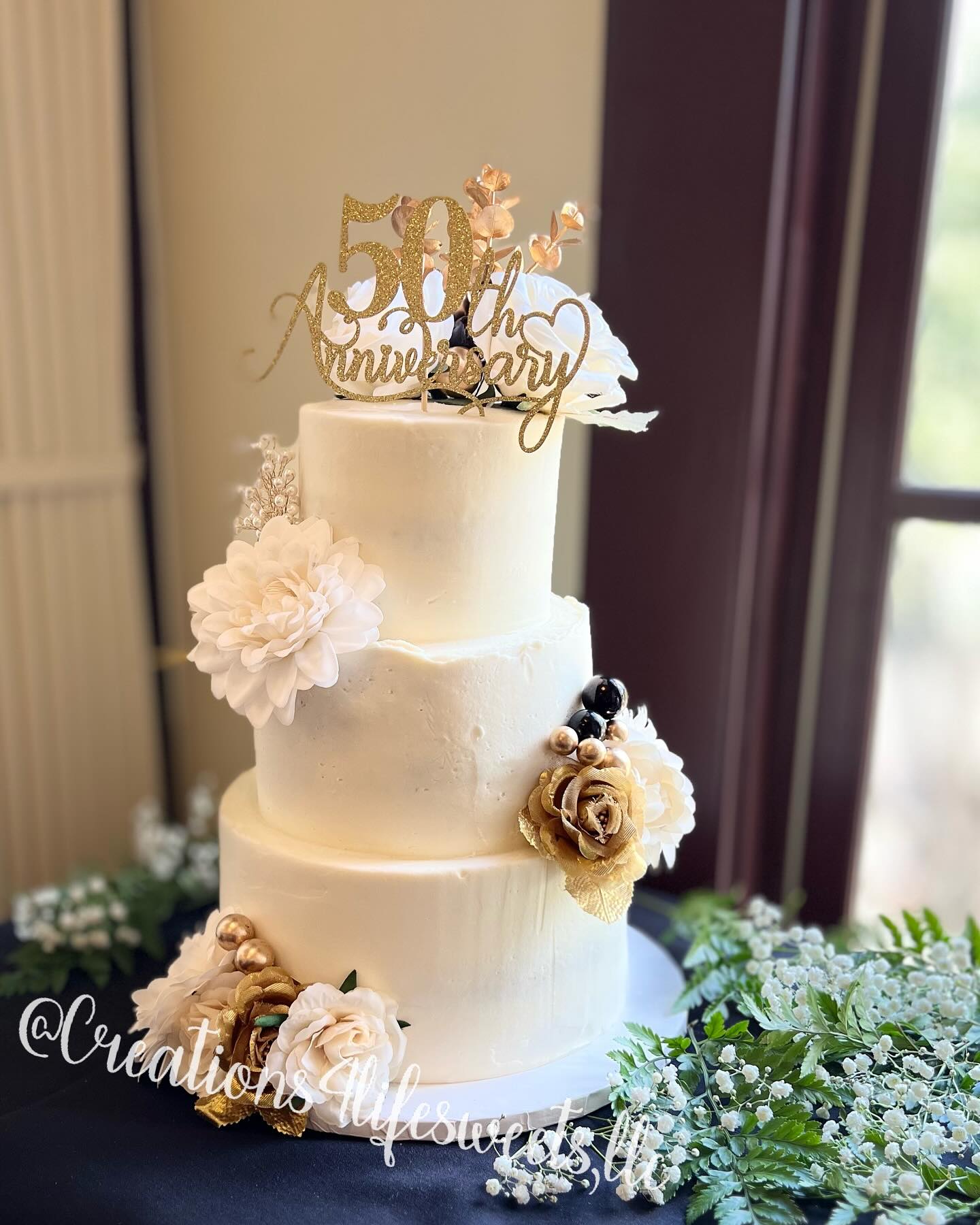 CUSTOM WEDDING CAKES