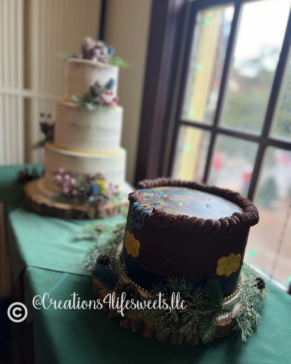 CUSTOM WEDDING CAKES