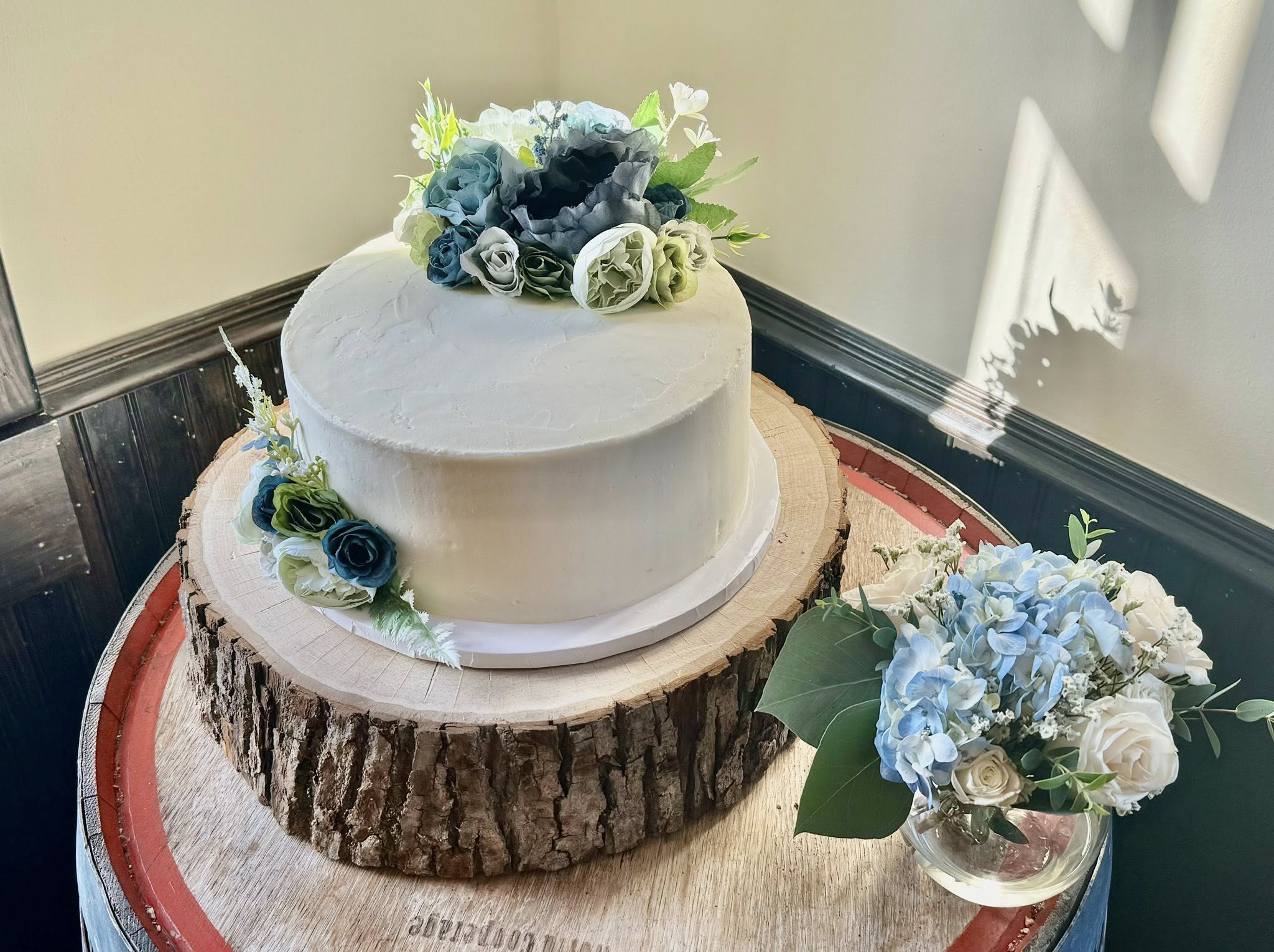 CUSTOM WEDDING CAKES