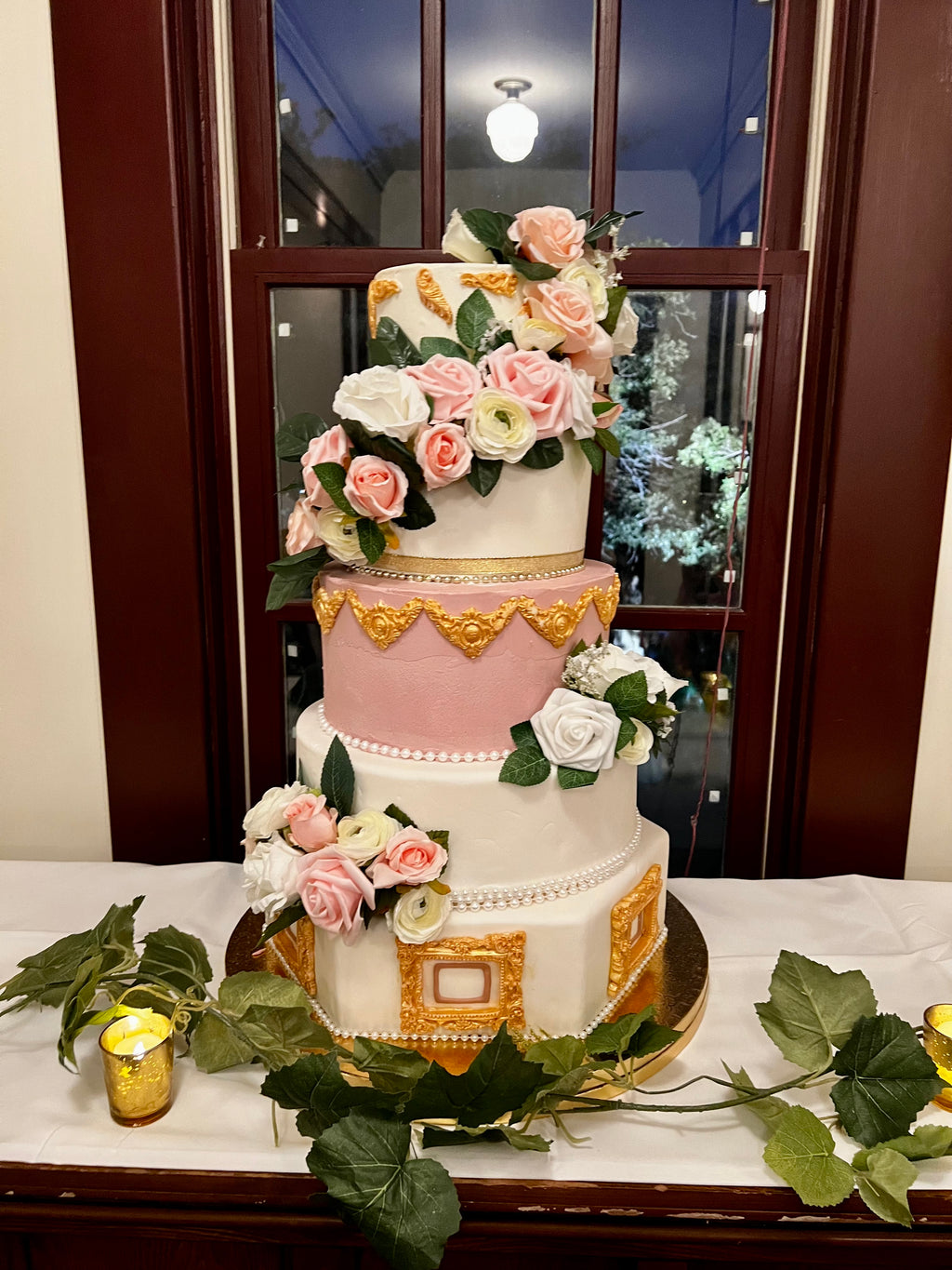 CUSTOM WEDDING CAKES